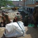 Военнослужещи помагат за възстановяване от наводнението в Карлово