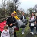 Доброволци от БМЧК дариха дрехи в Джебел
