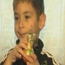 Майка твори, за да събере пари за рехабилитация на сина си 