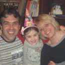 Дете помага на болната си майка чрез своите рисунки