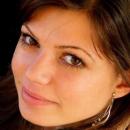 Да помогнем на красивата Ани