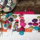 Деца продават мидички, за да спасят болно момиче 