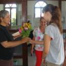 Младежи дариха дрехи на хора с психични проблеми в Пазарджик