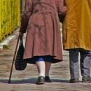 Пенсионери дариха дрехи за домуващите в Батошево