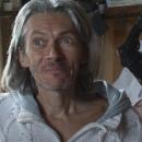 Мъж поправя стари компютри и ги подарява на нуждаещи се