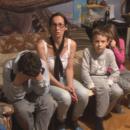 Жената и децата на убит на пътя бедстват