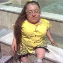 Деси има нужда от специална инвалидна количка 