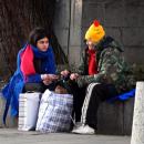 Социален експеримент за храната, която изхвърляме и жената, която не желае милостиня, а си търси работа