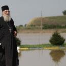 Дариха 150 кози за приюта на отец Иван 