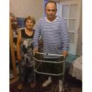 Турхан се изправи на крака с проходилка. Нуждае се от помощ да се движи самостоятелно 