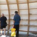 Младеж дари три кашона с книги за уличната библиотека във Варна