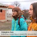 Доброволци строят къща за семейство, останало без покрив след земетресение
