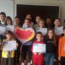 Второкласници дариха материали за рисуване на детското отделение в Областната болница